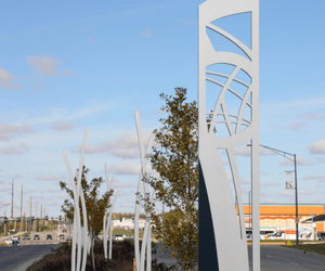 City logo sculptures in median on Grand Prairie Parkway