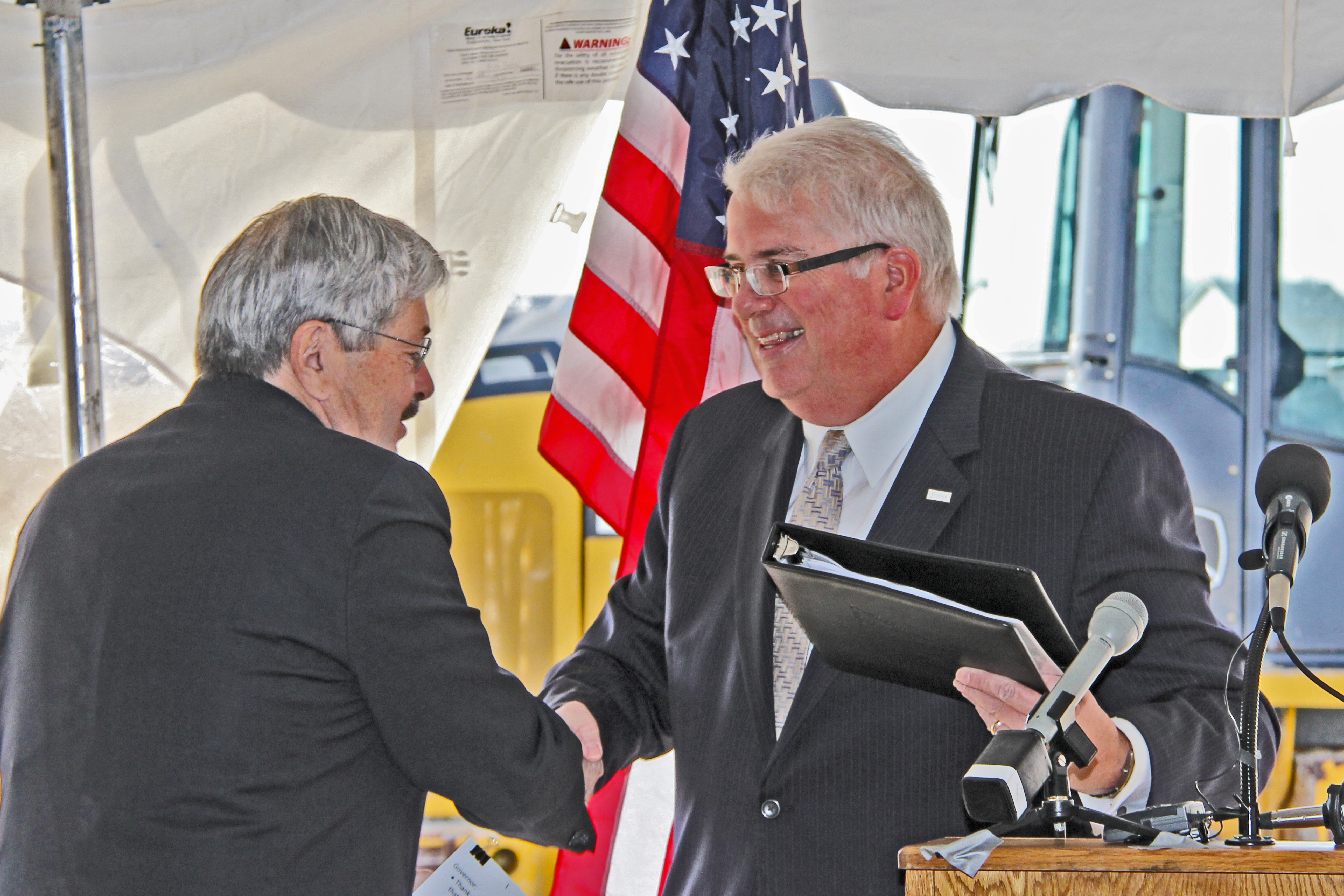 Mayor Peard welcomes Gov. Branstad